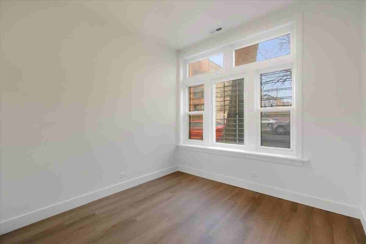 3211 W Le Moyne St #CH1 - Photo 4 of 8