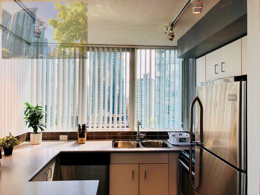 555 Jervis St - Photo 7 of 13