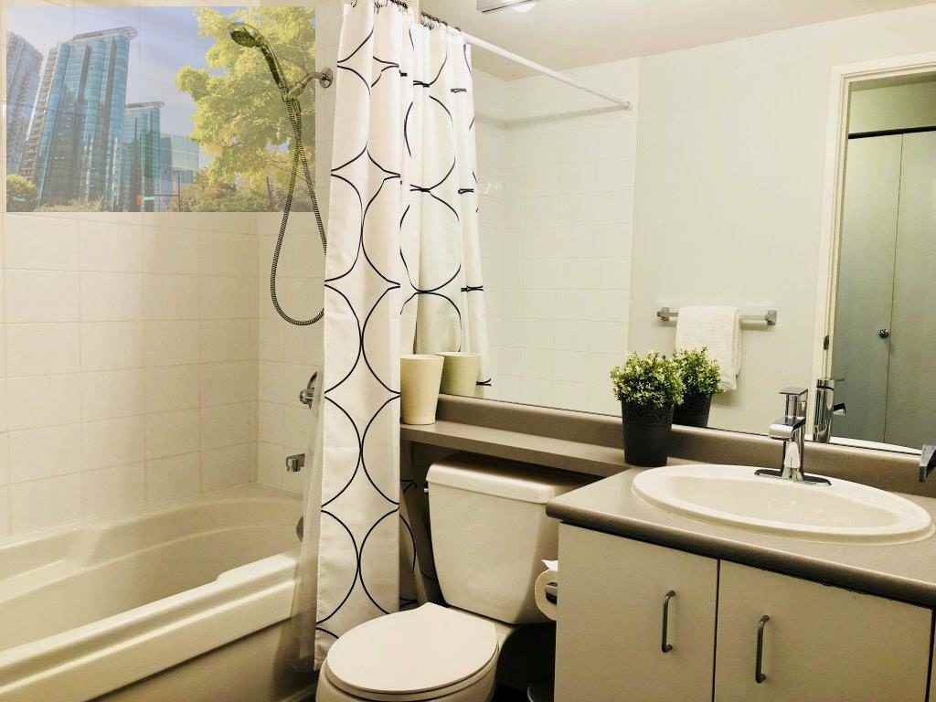 555 Jervis St - Photo 6 of 13