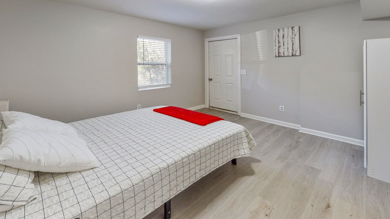 Lake Dylan Ct - Photo 2 of 22