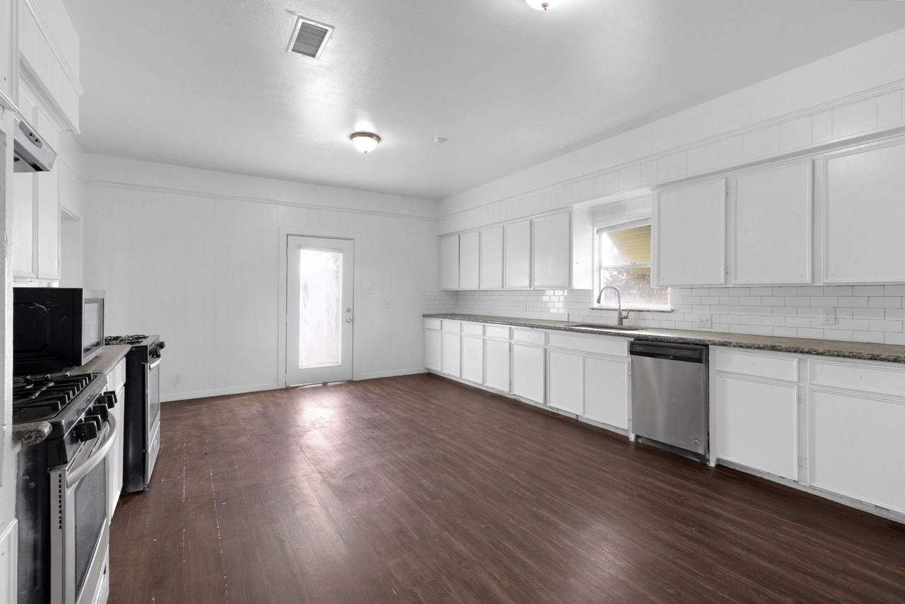 E Phillips St - Photo 6 of 23