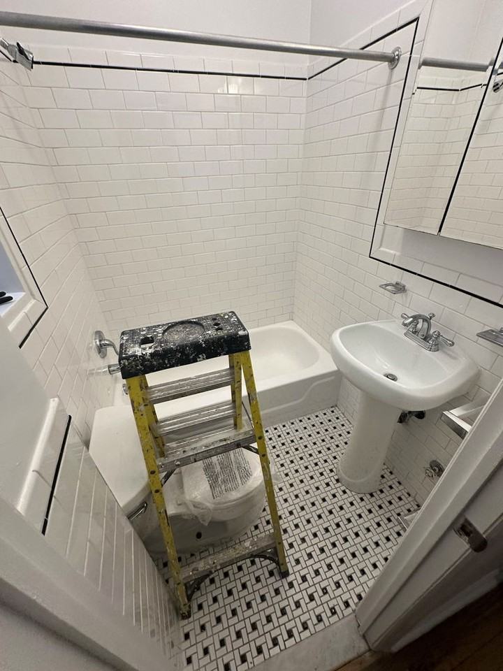 305 W 45th St - Photo 5 of 7
