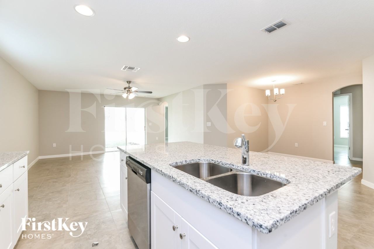 405 Earheart Dr - Photo 5 of 15