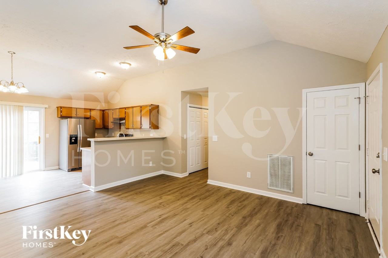 112 Saddlestone Ct S - Photo 2 of 15