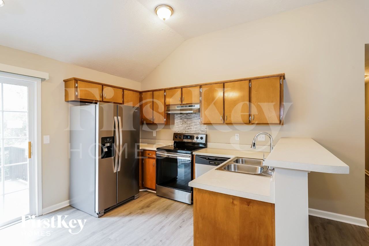 112 Saddlestone Ct S - Photo 5 of 15