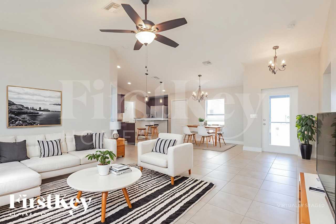 1806 Ne 2nd Ave - Photo 3 of 19