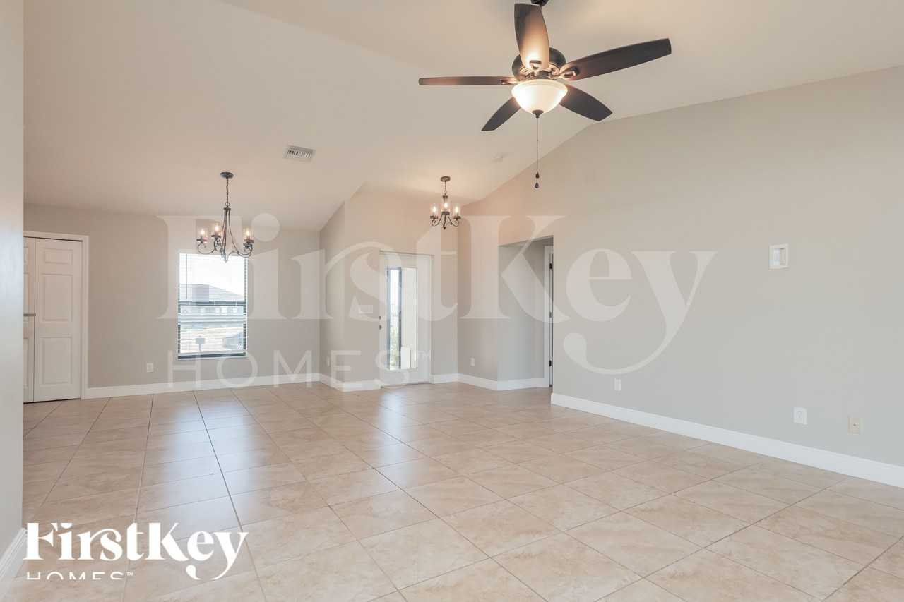 1806 Ne 2nd Ave - Photo 4 of 19