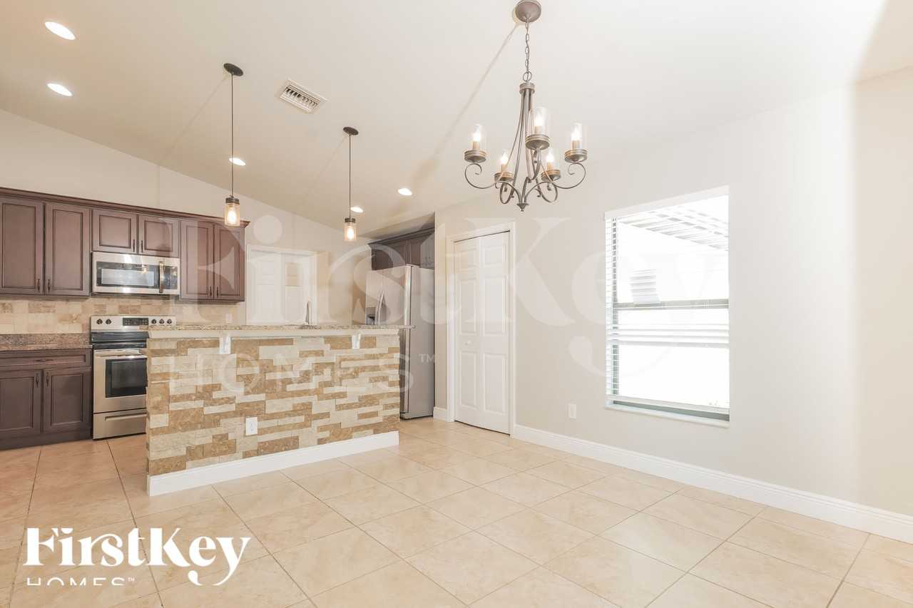 1806 Ne 2nd Ave - Photo 5 of 19