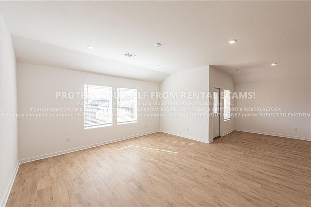 3031 Laredo Ln - Photo 5 of 18