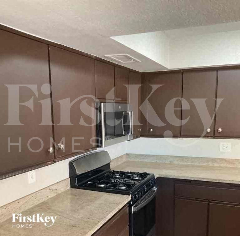 4606 W Rose Ln - Photo 4 of 10