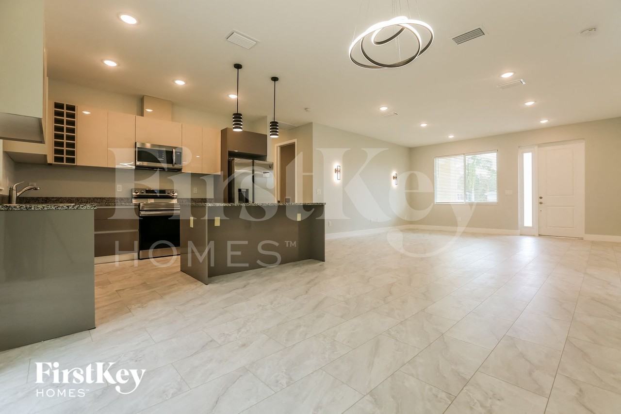 4391 Cuthbert Ave - Photo 3 of 15