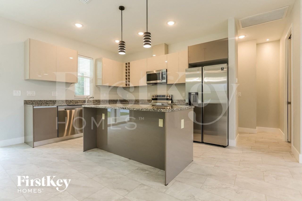 4391 Cuthbert Ave - Photo 4 of 15