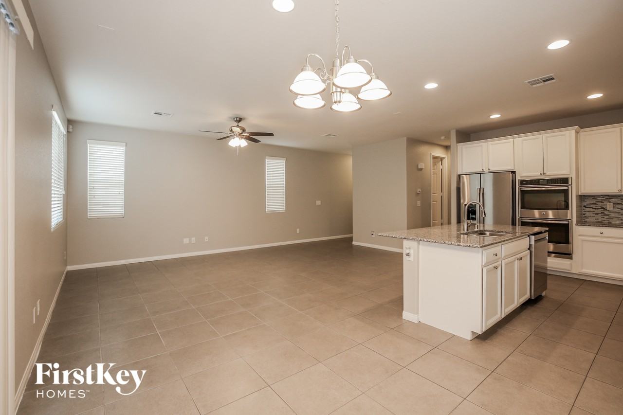 5630 Bishop Flowers St - Photo 4 of 15