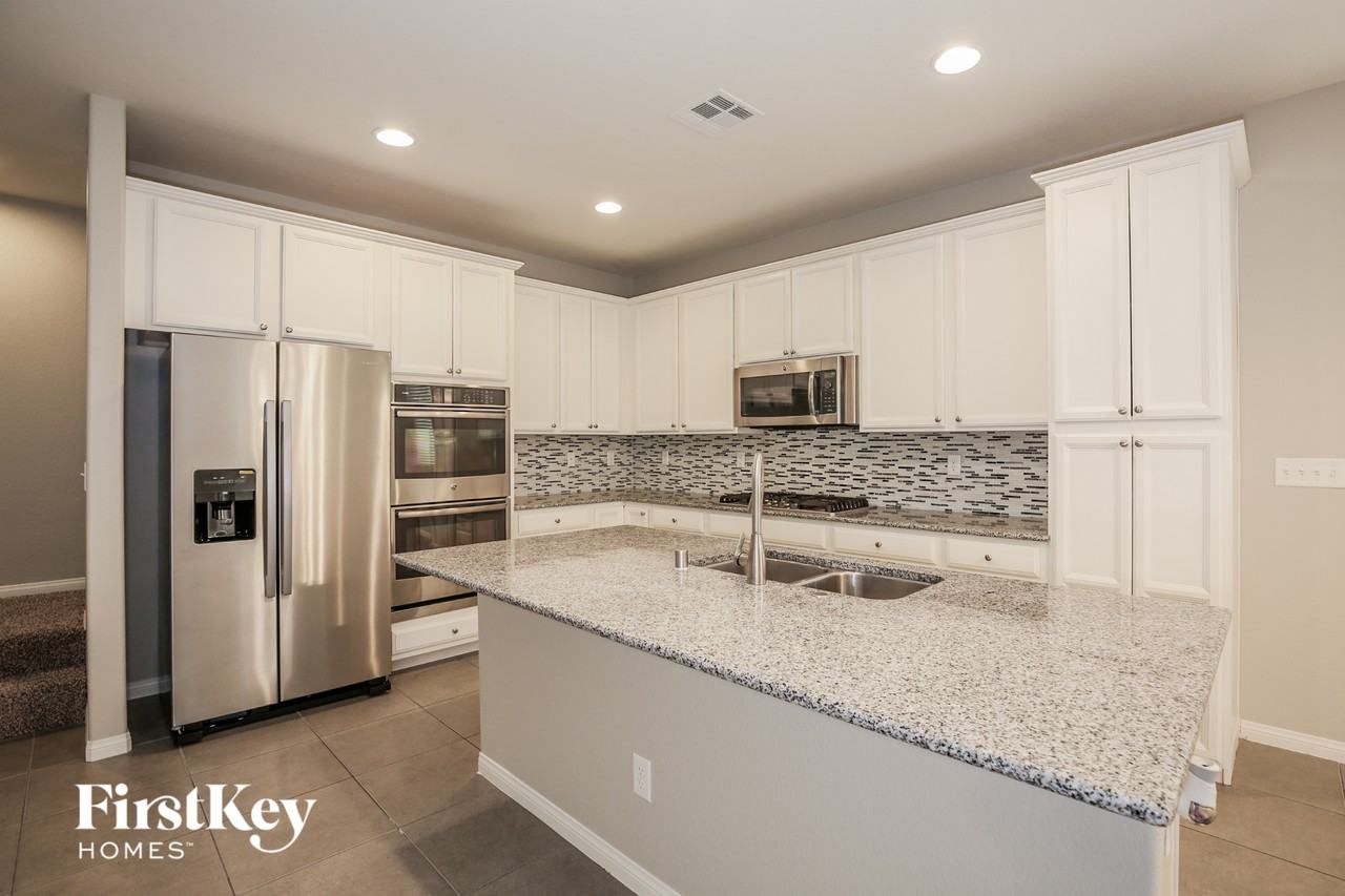 5630 Bishop Flowers St - Photo 5 of 15