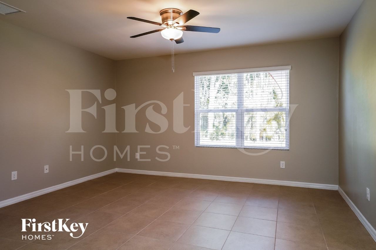 631 Sw 27th Ter - Photo 2 of 15