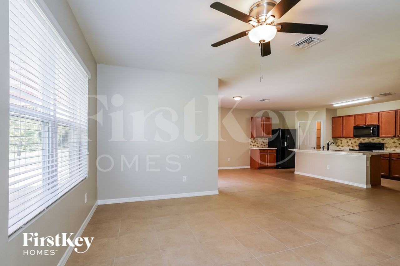 631 Sw 27th Ter - Photo 3 of 15