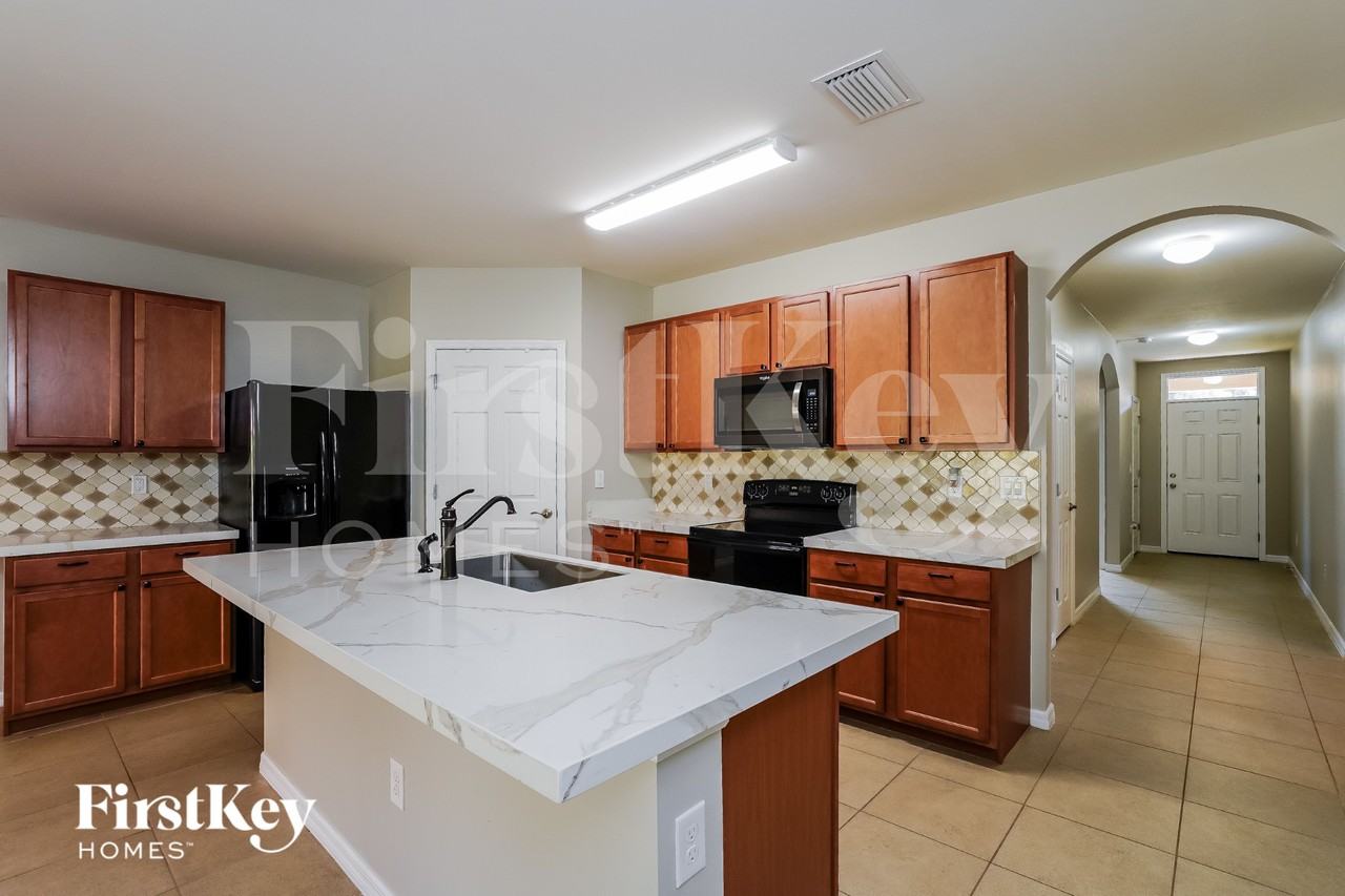 631 Sw 27th Ter - Photo 5 of 15