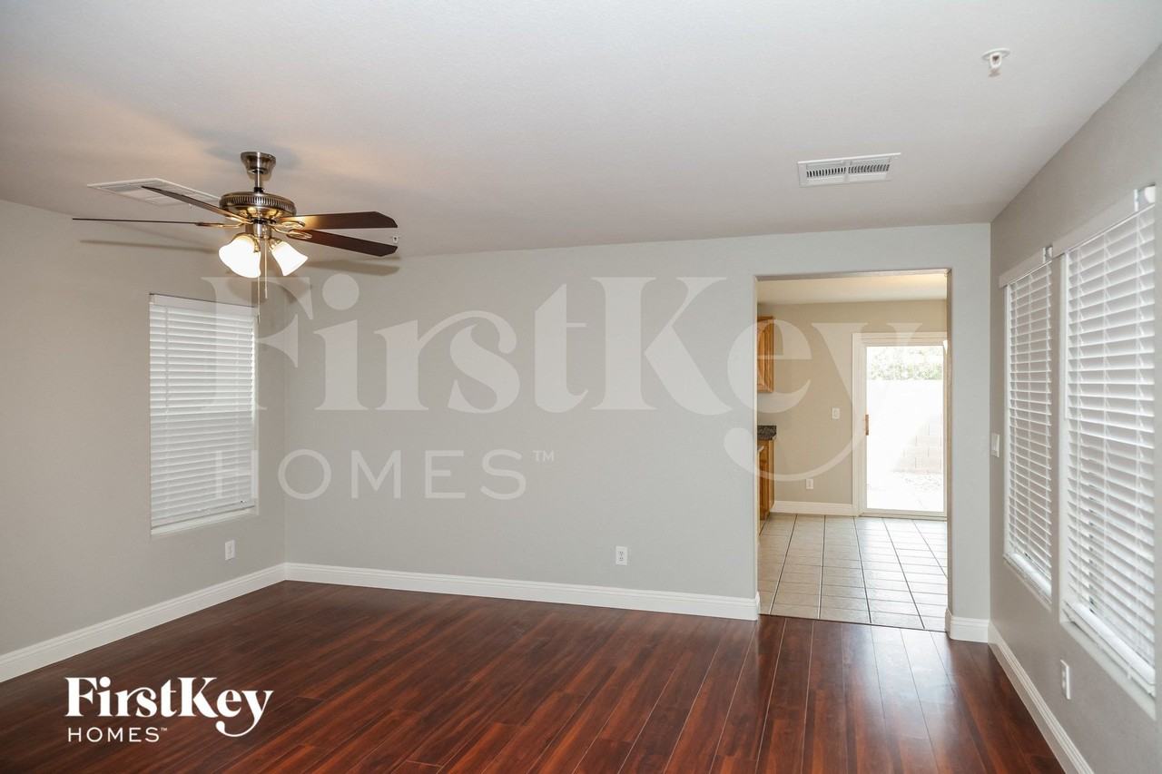 152 Calm Morning Ave - Photo 5 of 15