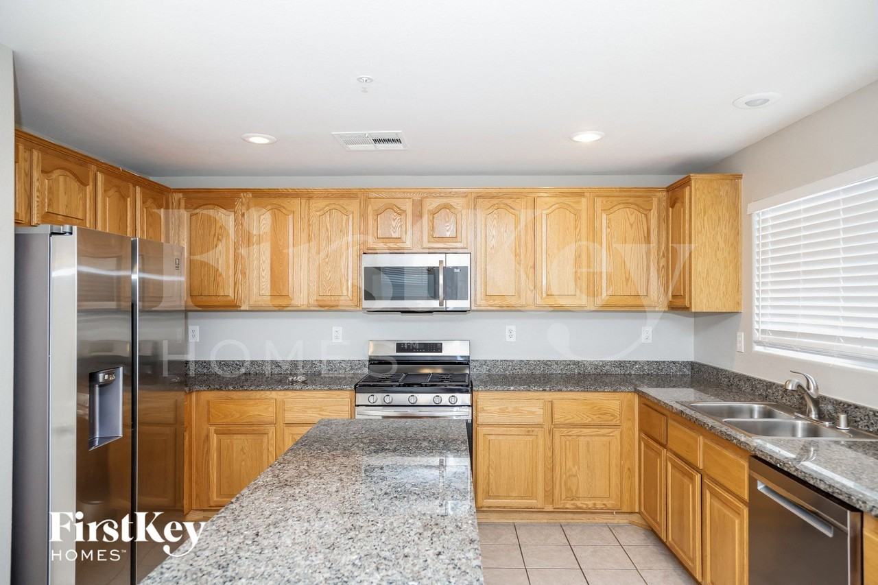 152 Calm Morning Ave - Photo 7 of 15