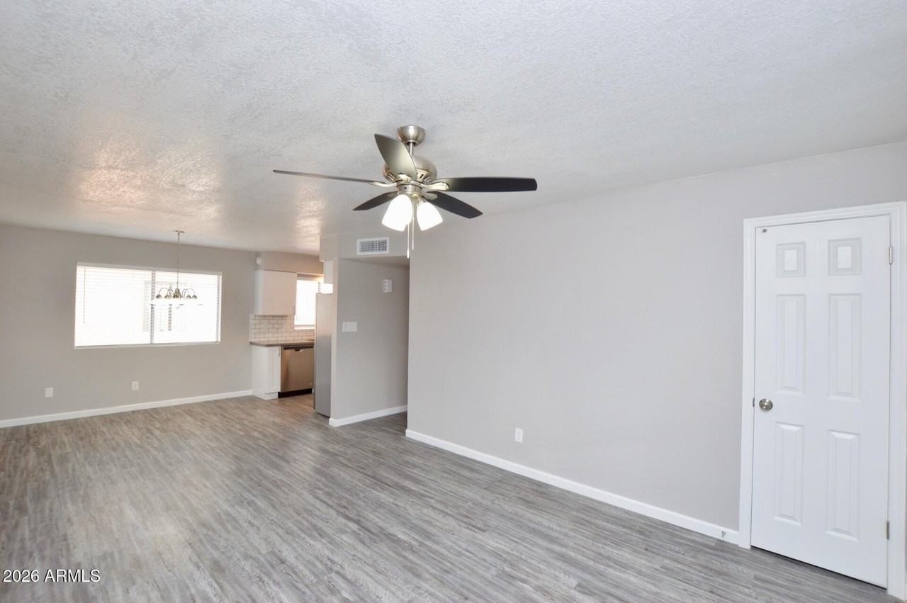 645 N Arrowhead Dr Apt 4 #4 - Photo 2 of 18