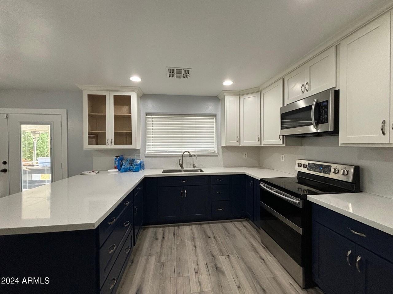 9205 W Cordes Rd - Photo 4 of 30