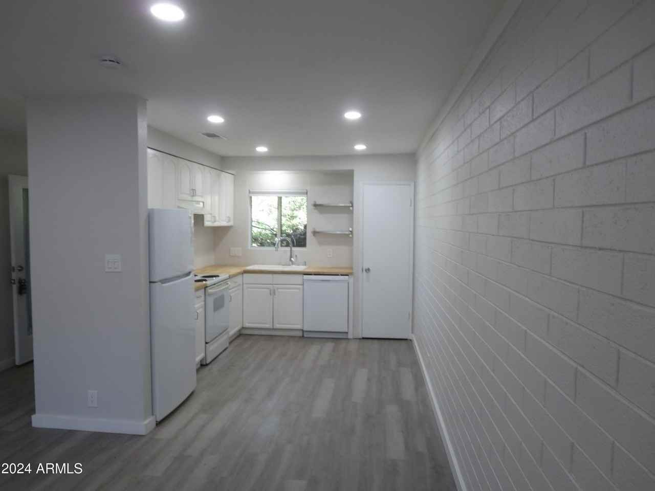 1450 E Bethany Home Rd Apt 34 #34 - Photo 4 of 15