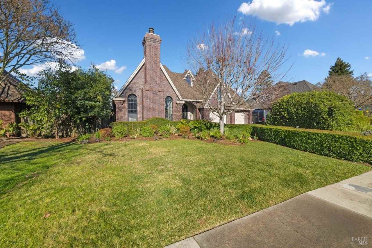 470 Eastin Dr - Photo 3 of 50