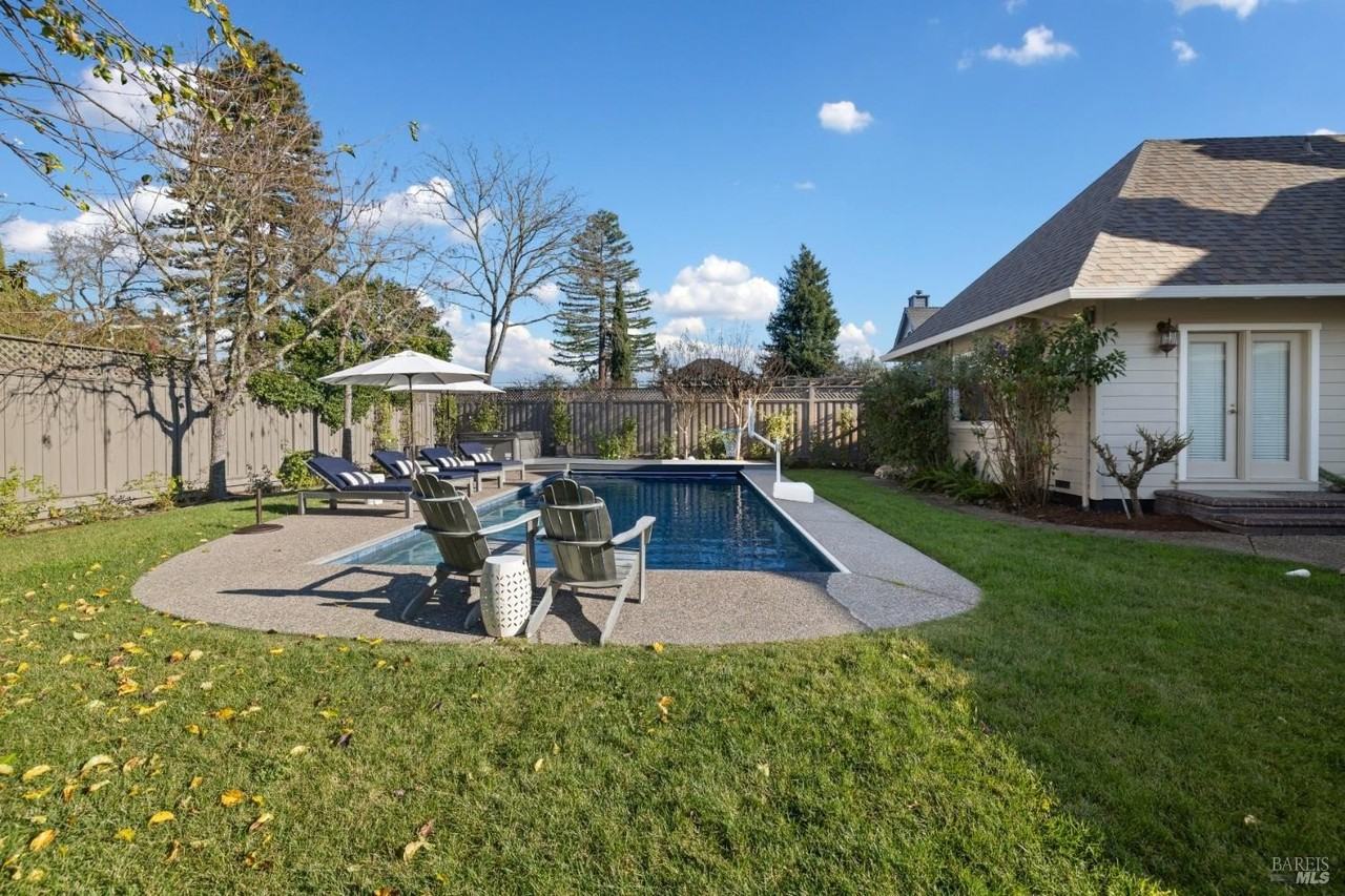 470 Eastin Dr - Photo 7 of 50