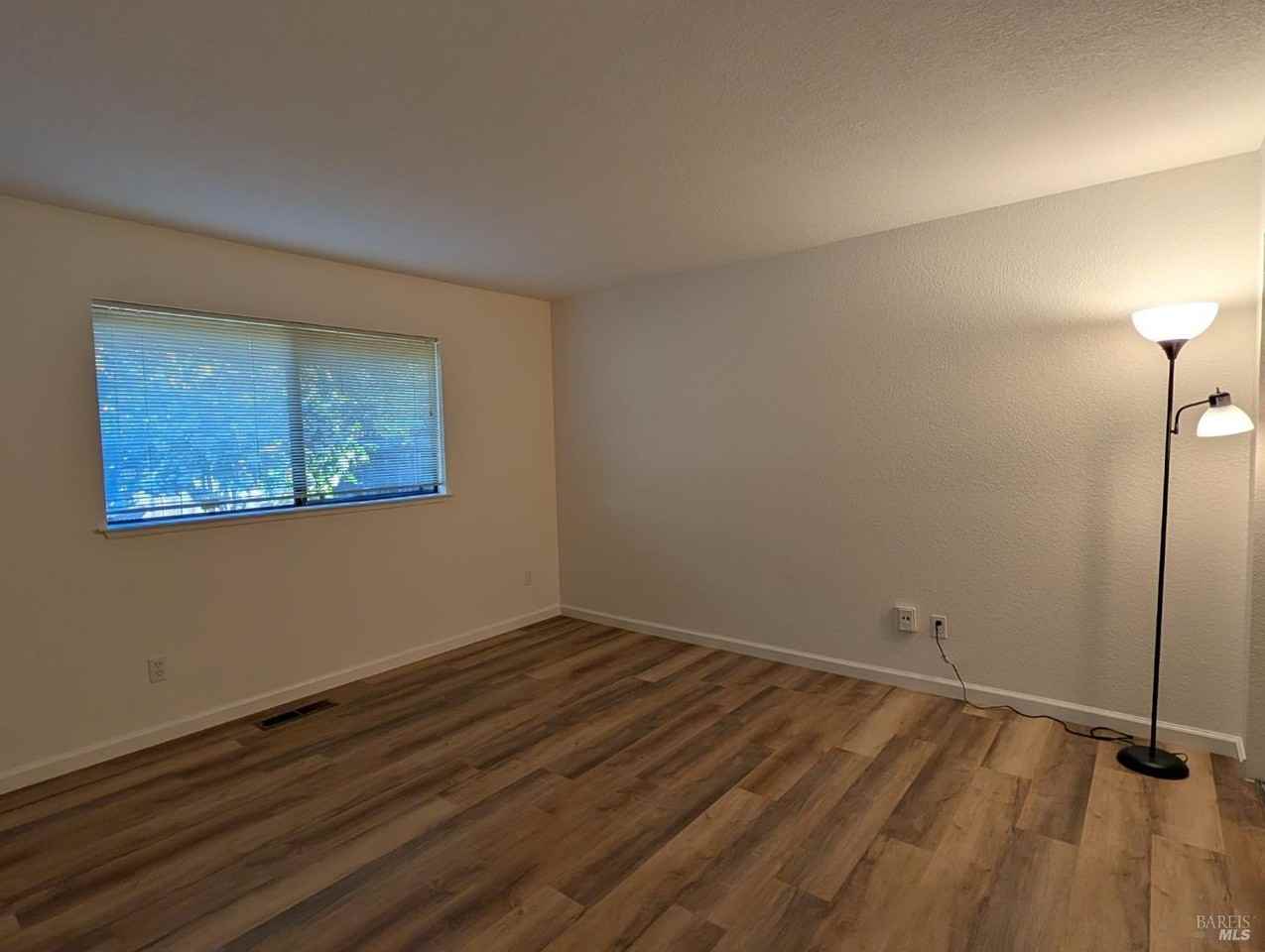 663 Spring Ln - Photo 7 of 11