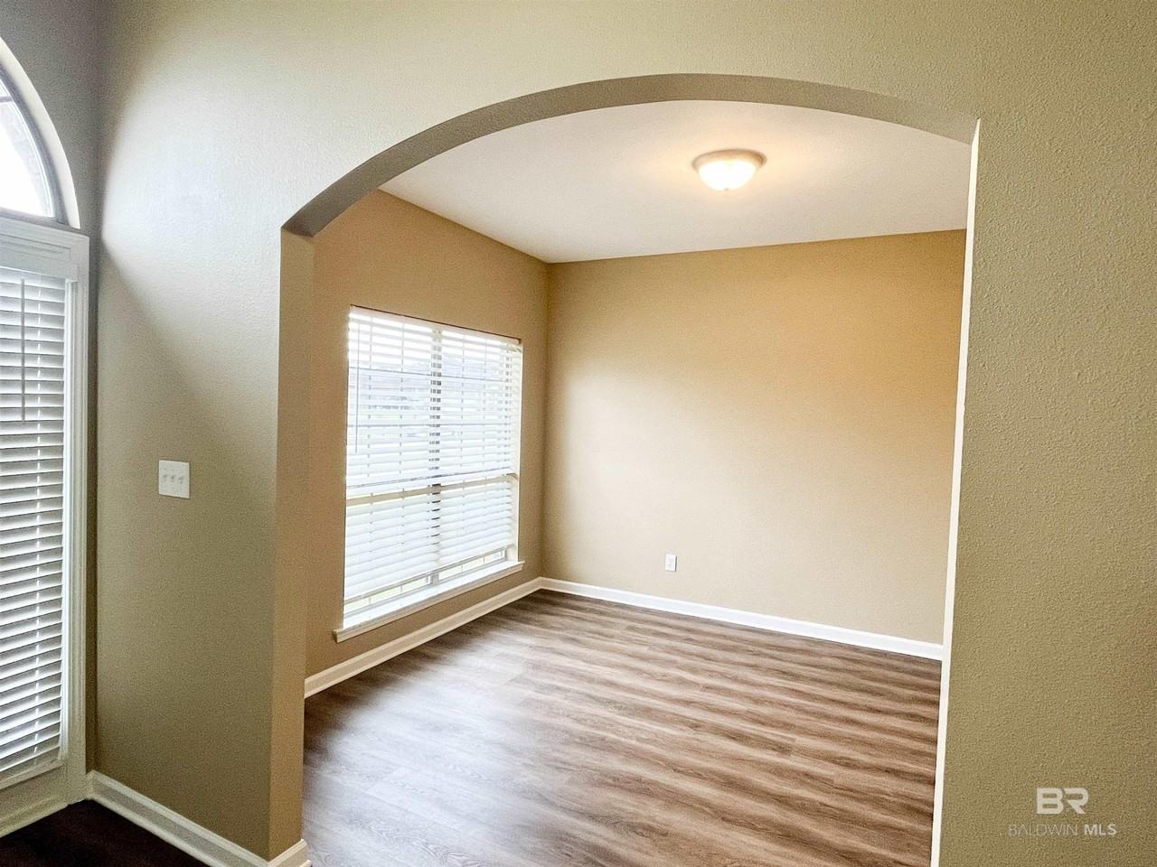 24211 Limerick Ln - Photo 4 of 16