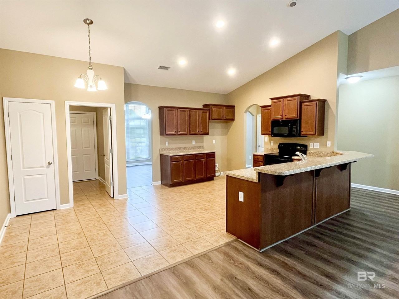 24211 Limerick Ln - Photo 5 of 16