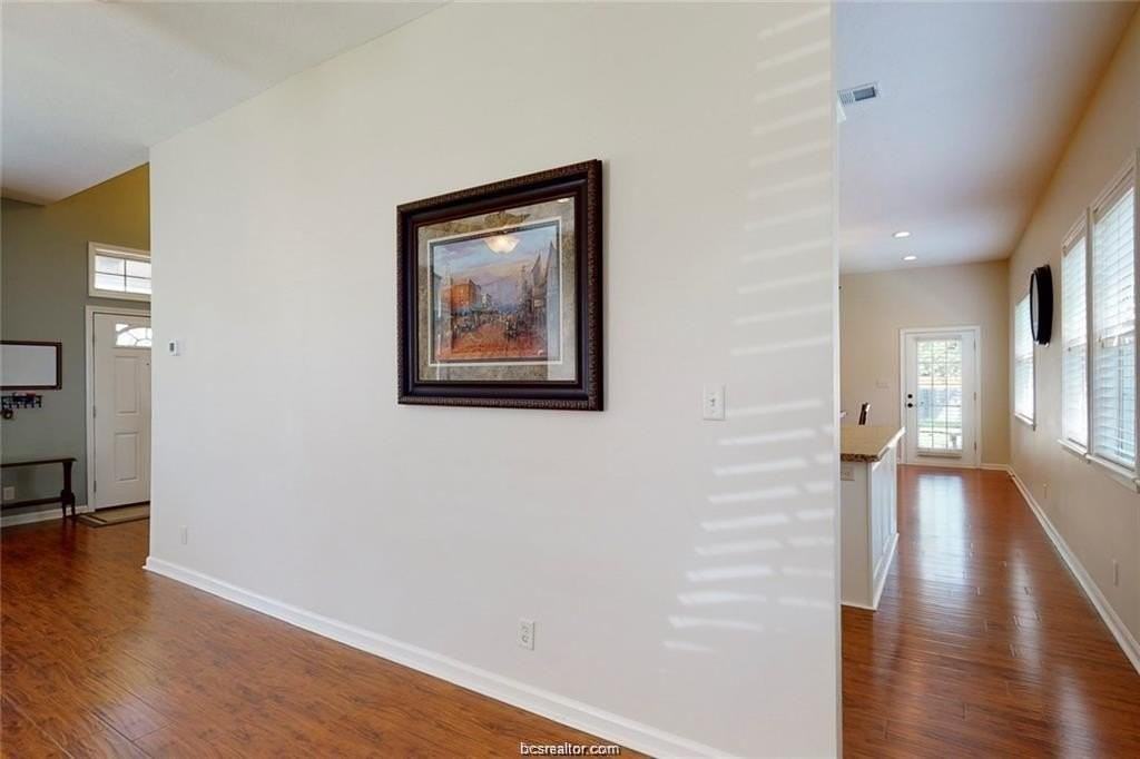 203 Chimney Hill Cir - Photo 5 of 26