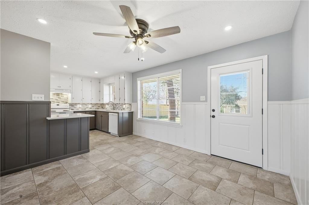 212 Helena St - Photo 4 of 25