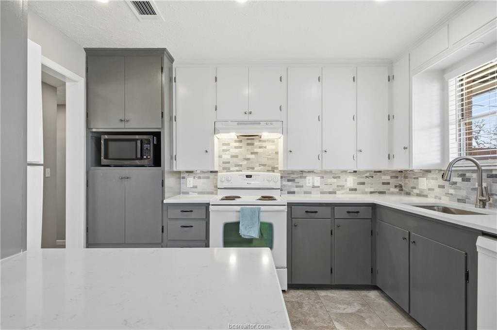 212 Helena St - Photo 6 of 25