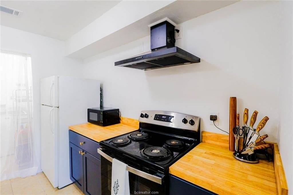 310 Amherst Cir - Photo 3 of 17