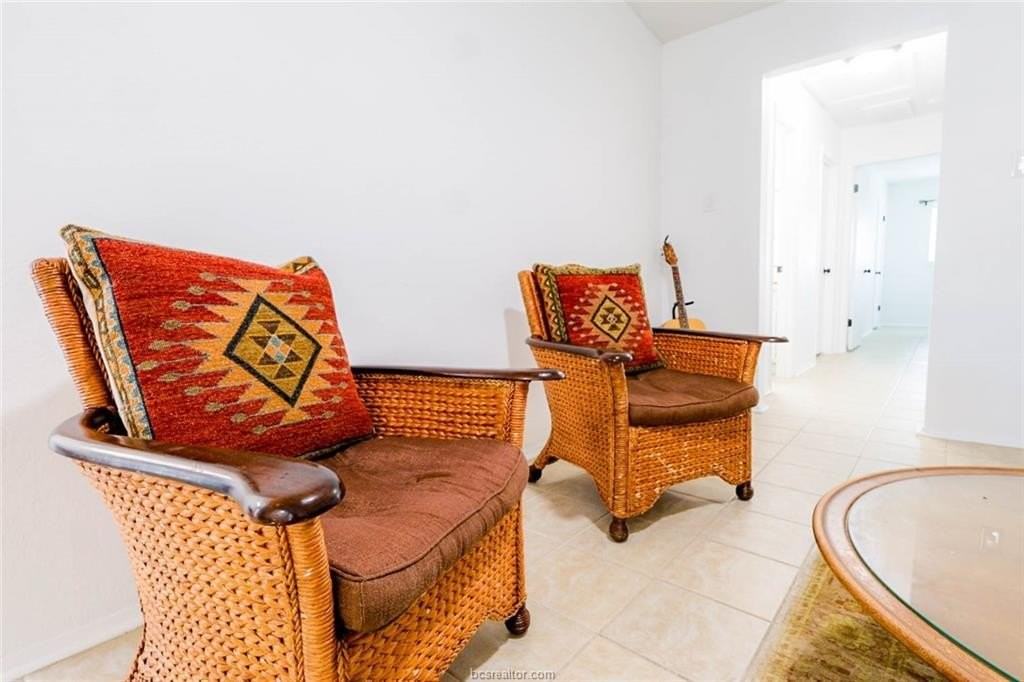 310 Amherst Cir - Photo 6 of 17