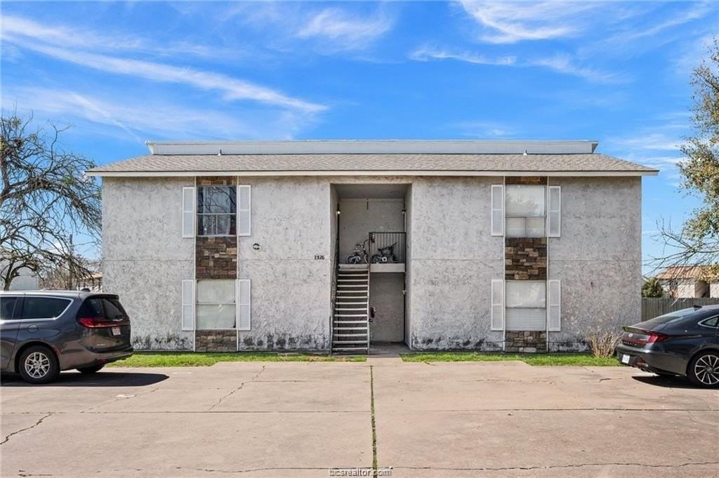 1526 Pine Ridge Dr #D