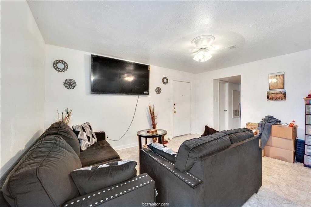 1526 Pine Ridge Dr #D - Photo 3 of 10