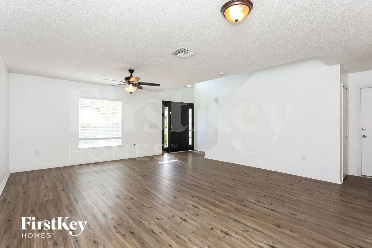 4123 Woodley Creek Rd - Photo 3 of 15