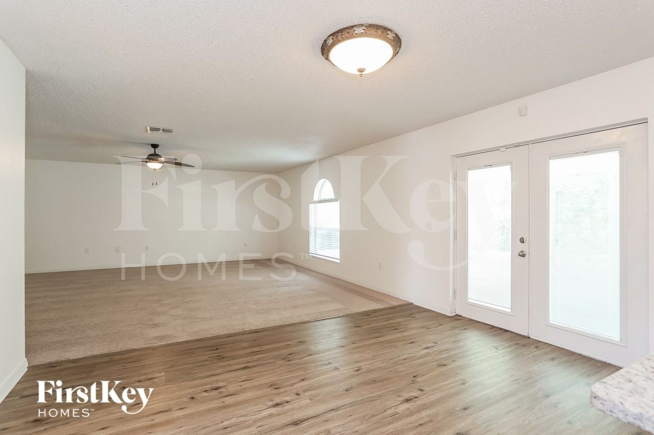 4123 Woodley Creek Rd - Photo 5 of 15