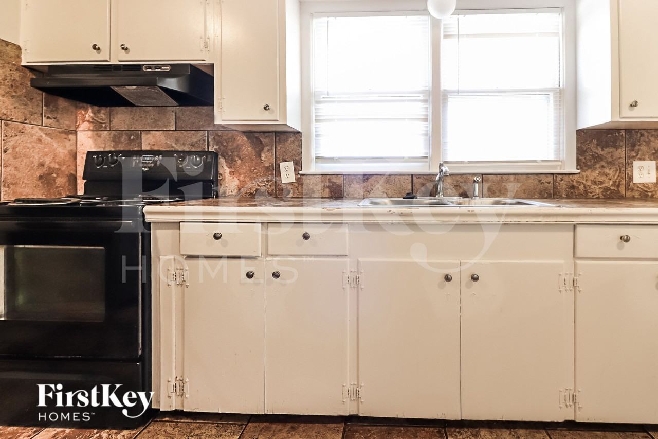 5321 Booth Ave - Photo 5 of 16