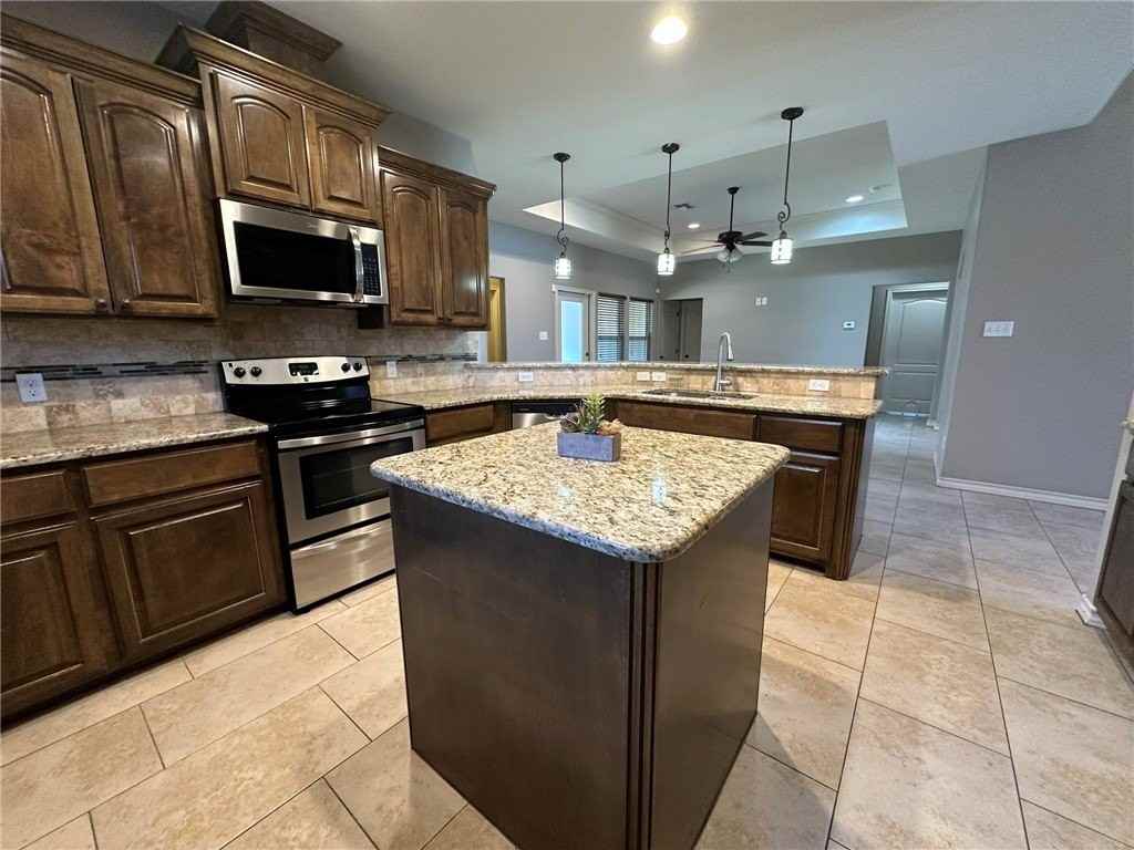 1821 Bay Landing Dr - Photo 7 of 40