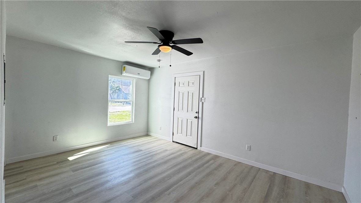 1513 10th St Apt 1 #1 - Photo 2 of 9