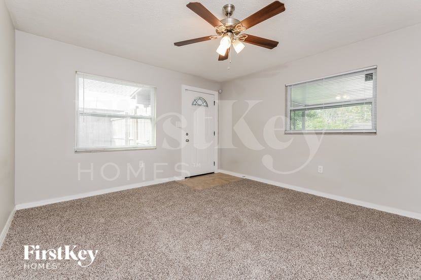 3006 Bart St - Photo 4 of 17