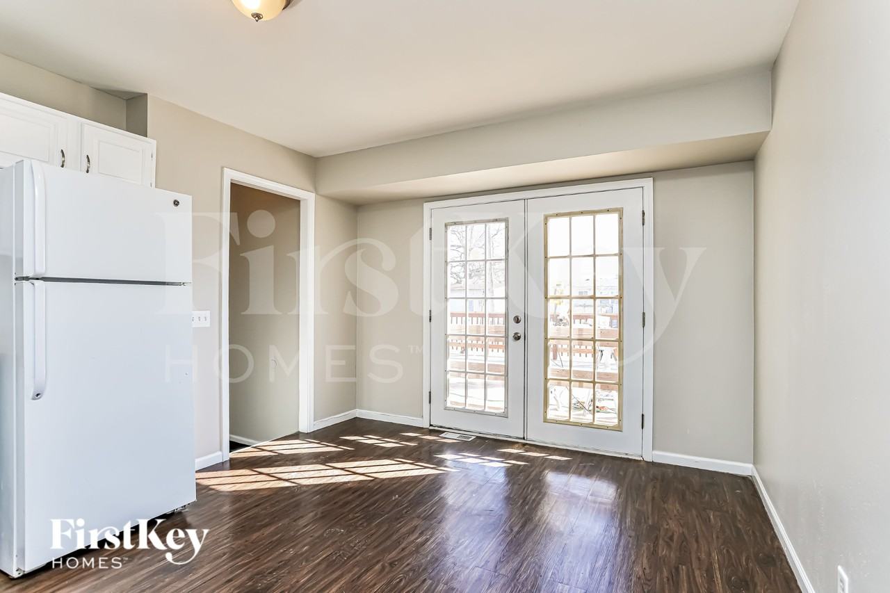 2170 Flight Dr - Photo 4 of 15