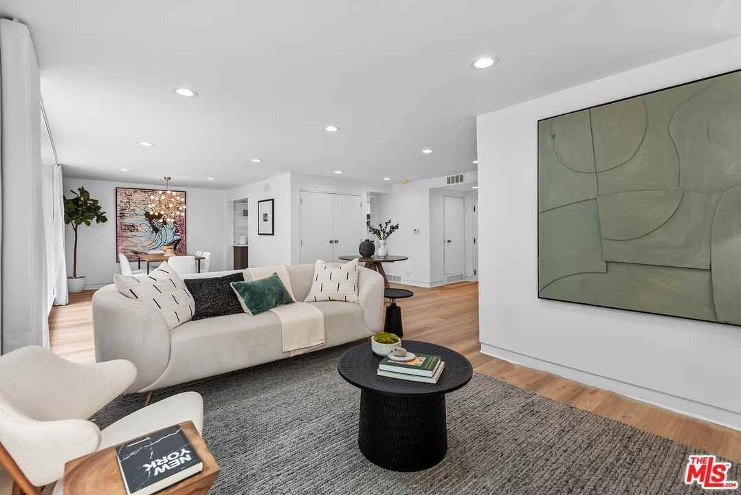 301 S Rexford Dr Apt 6 #6 - Photo 5 of 21