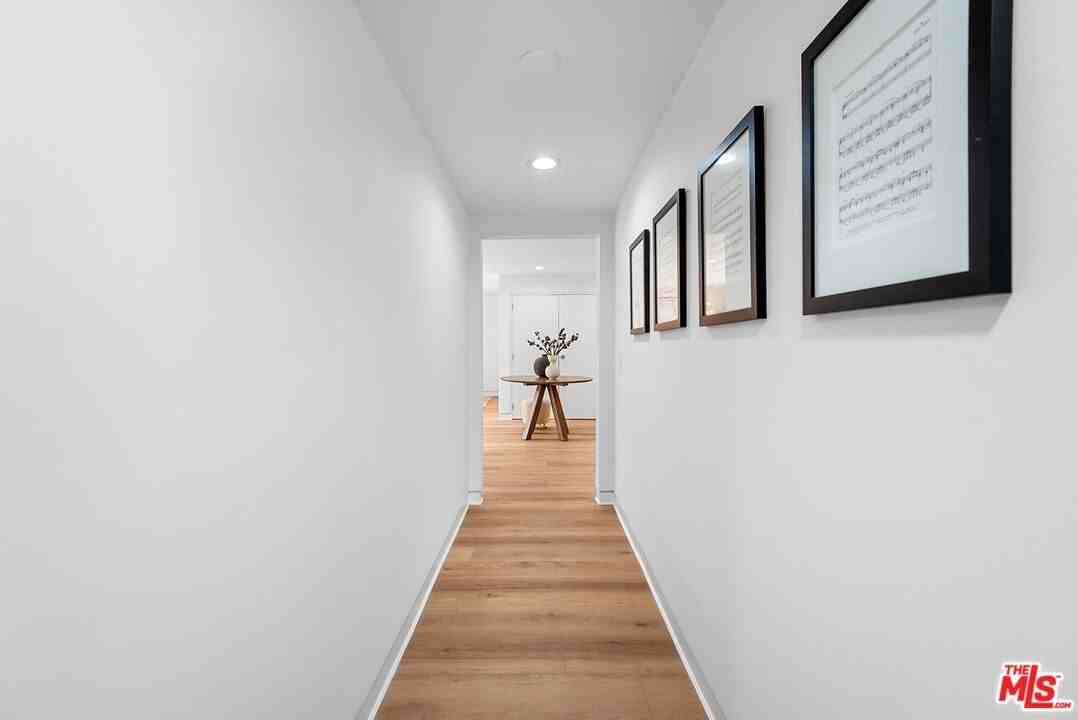 301 S Rexford Dr Apt 6 #6 - Photo 6 of 21