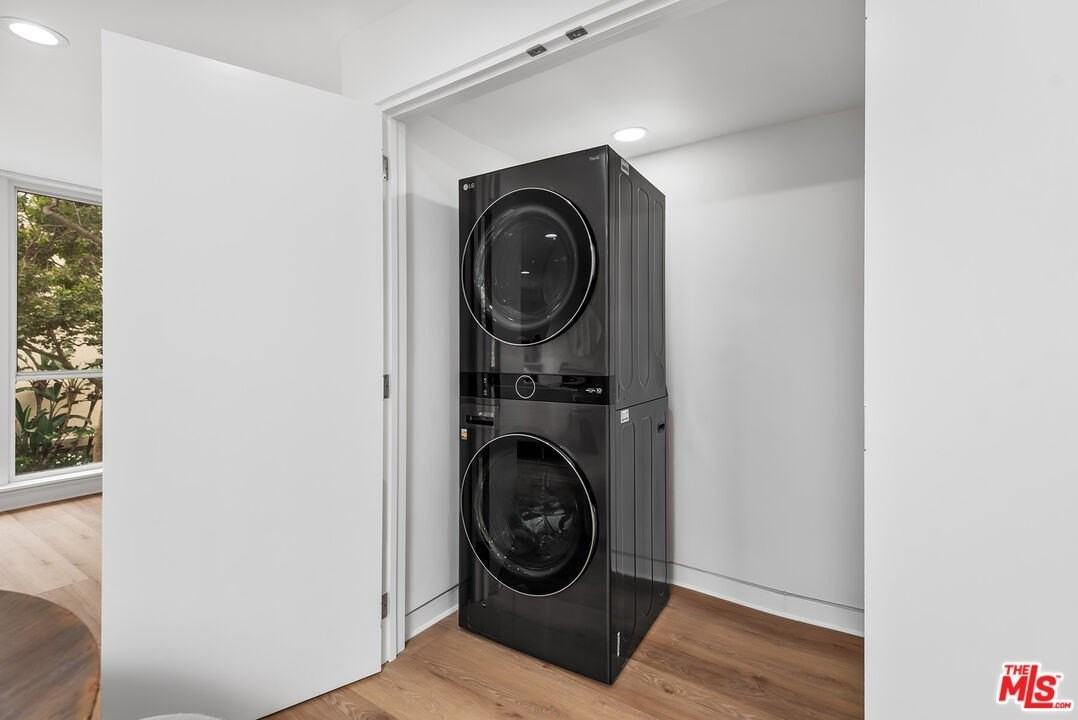 301 S Rexford Dr Apt 6 #6 - Photo 7 of 21