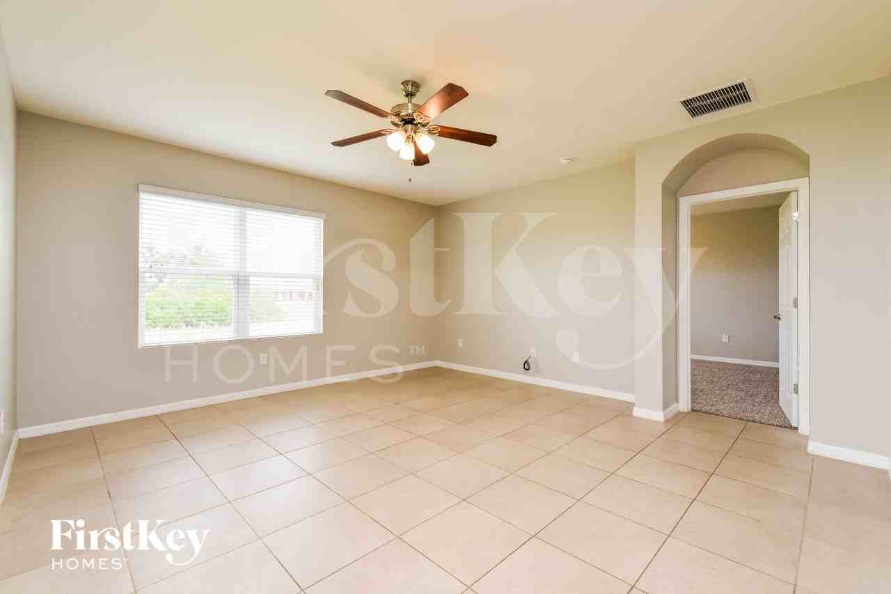 1028 Nw 7th Pl - Photo 3 of 15