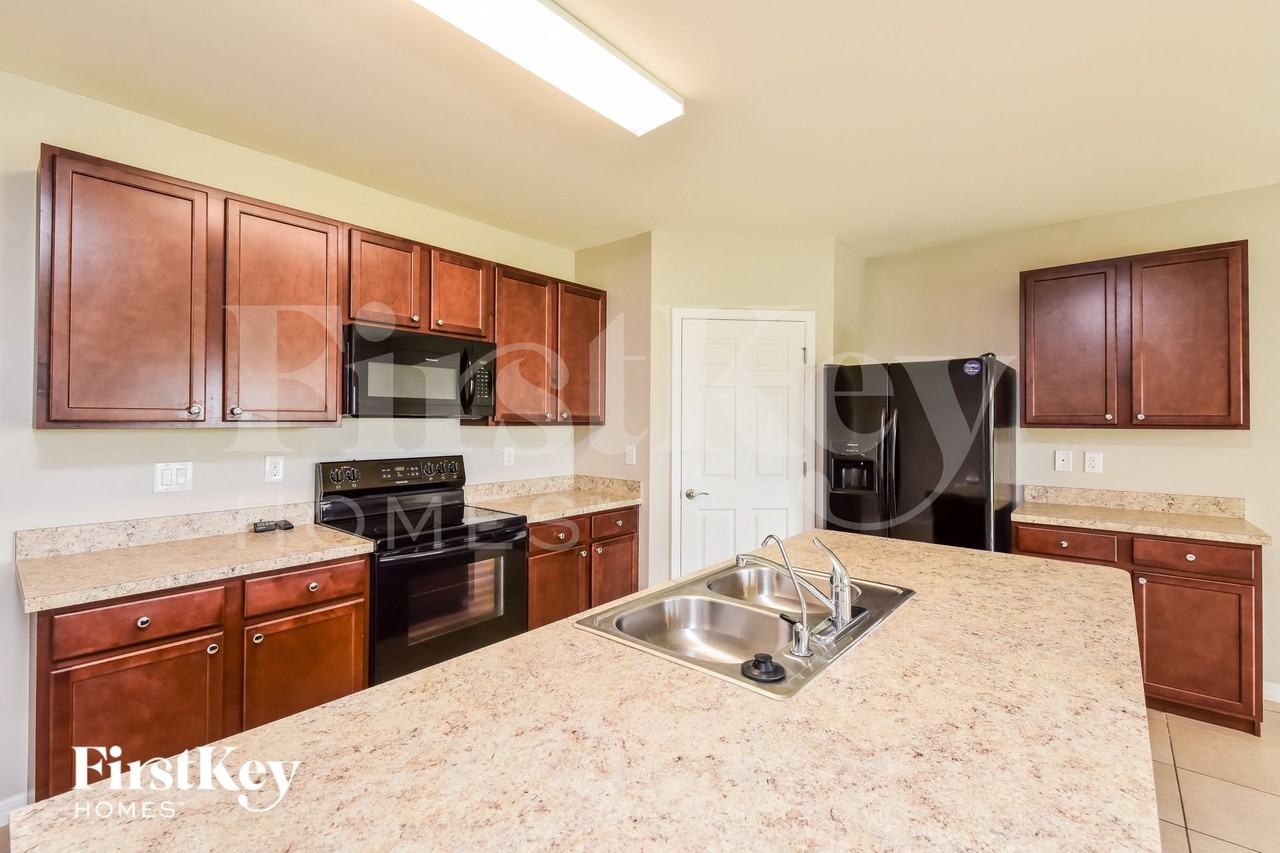 1028 Nw 7th Pl - Photo 5 of 15